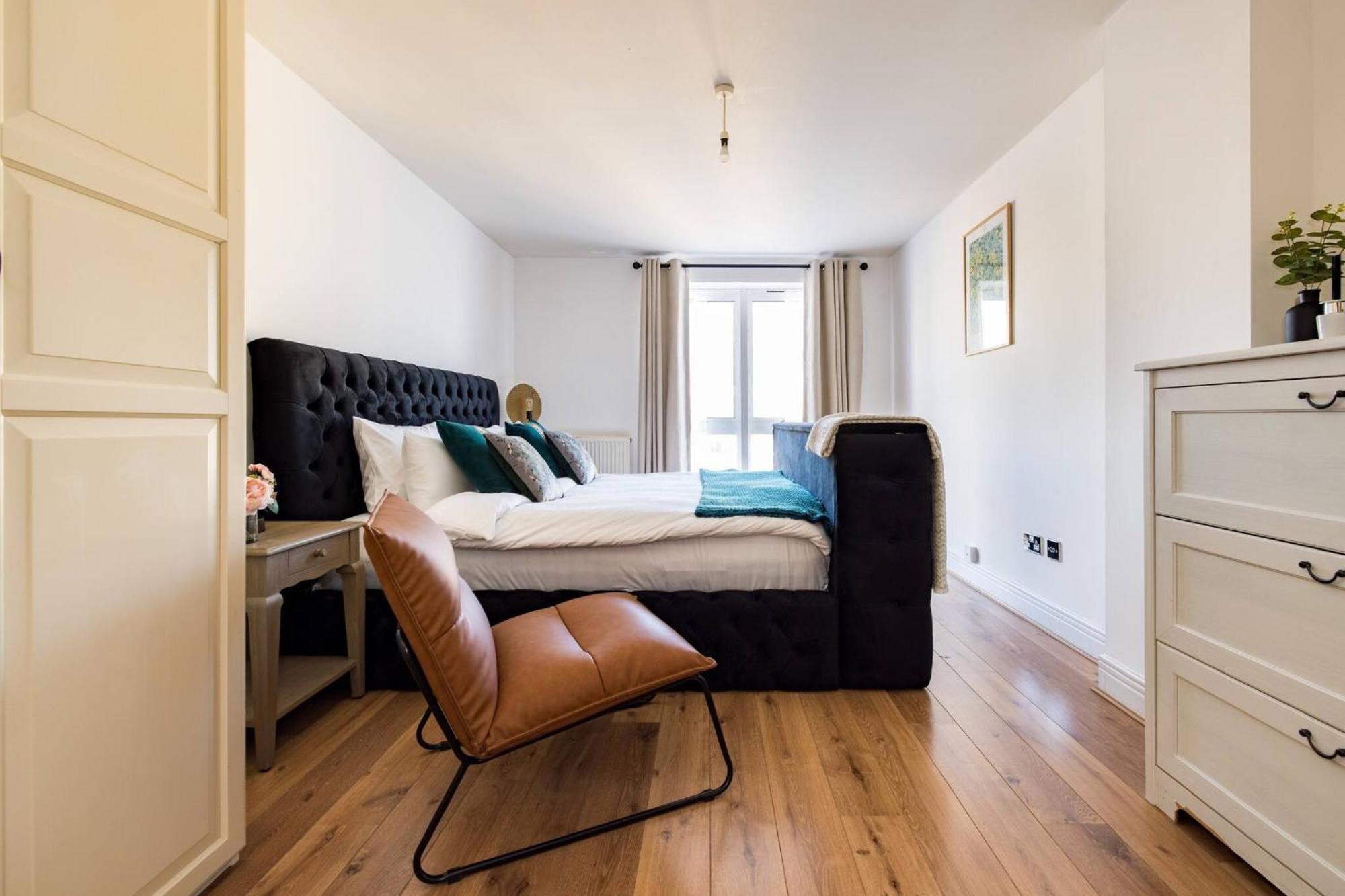 Wild Roses Service Apartments - East India Londra Dış mekan fotoğraf